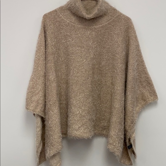 Akemi + Kin Eyelash Gold Leaf Lara Poncho - Picture 5 of 12